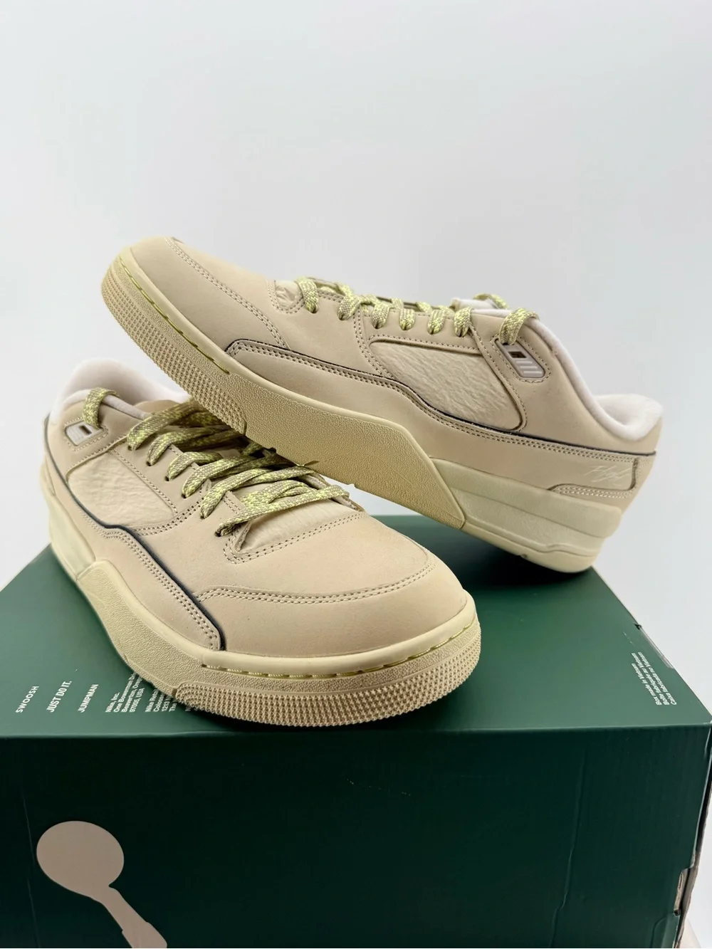 Jordan Flight Court size 12M Legend Sail
